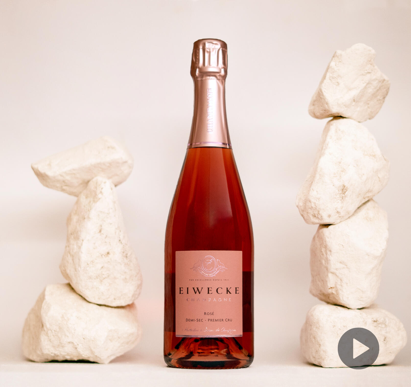Grande Cuvée, Brut, Premier Cru 38% Pinot Noir, 34% Chardonnay, 28% Pinot Meunier, Dosage Brut à 9g/l, formats disponible 37.5cl, 75cl, 150cl, 300cl