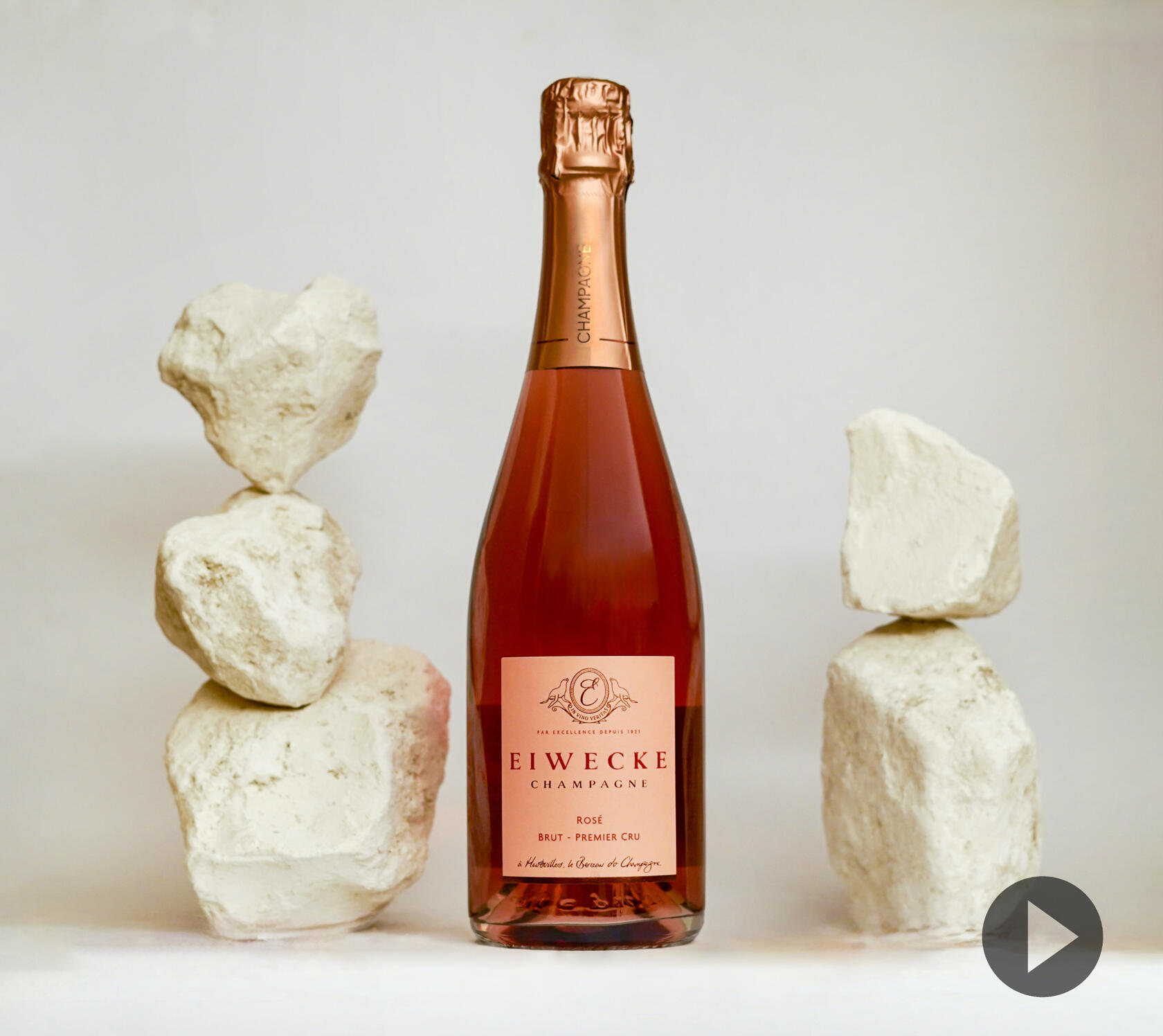 38% Pinot Noir, 34% Chardonnay, 28% Pinot Meunier, Dosage Brut à 9g/l, formats disponible 37.5cl, 75cl, 150cl, 300cl